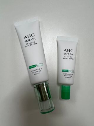[AHC] 세이프온 에센스 선크림 올리브영 스페셜 증정 기획세트 — 4점을 준 리뷰어가 2022년 6월 올린 사용 사진