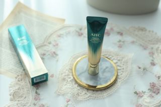 [NEW 탄력유턴 아이크림] AHC 유스 래스팅 리얼 아이크림 포 페이스 — 5점을 준 리뷰어가 2021년 3월 올린 사용 사진