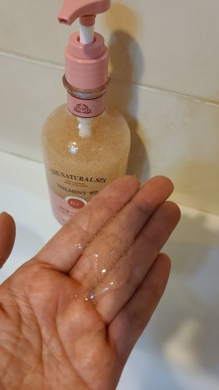 벨먼 내추럴스파 수분광채 스크럽 바디워시 600ml 5종 — 5점을 준 리뷰어가 2022년 5월 올린 사용 사진