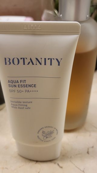 보타니티 촉촉수분자차 아쿠아핏 선 에센스 50ml + 보송톤업자차 징크 선 로션 50ml SPF50+ PA++++ (4/25) — 5점을 준 리뷰어가 2022년 4월 올린 사용 사진