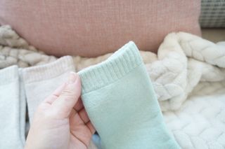 [사이즈가 있는 양말 필로이]여자 순면 통파일 꿀잠 수면 양말【 S, M, L 】3가지 사이즈_컬러 랜덤 3족 — 5점을 준 리뷰어가 2022년 10월 올린 사용 사진