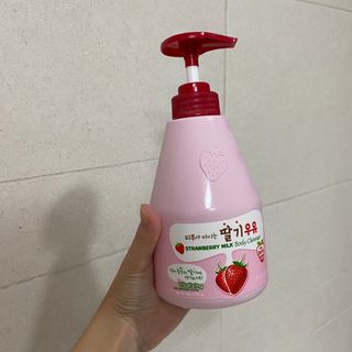 [과일나라] 피부가 마시는 딸기우유 바디클렌저&바디로션 — 3.5점을 준 리뷰어가 2022년 9월 올린 사용 사진