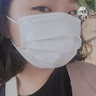 JHWORLD 스누피 마스크 정품 스누피 KF-AD 국내 비말차단 아동용 성인용 일회용 덴탈마스크 50매 — 5점을 준 리뷰어가 2021년 6월 올린 사용 사진