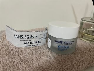 산수시 아쿠아 베네핏 24h 수부지 물광 속건조 수분크림 50ml — 3점을 준 리뷰어가 2021년 7월 올린 사용 사진