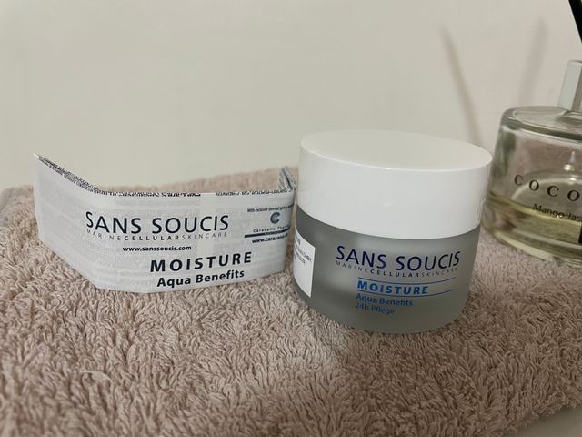 산수시 아쿠아 베네핏 24h 수부지 물광 속건조 수분크림 50ml 리뷰 사진