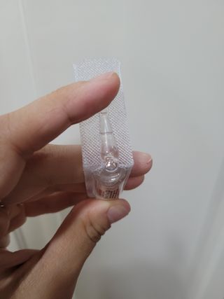 유니베르소 산소앰플 7일 집중케어 앰플 — 5점을 준 리뷰어가 2021년 6월 올린 사용 사진