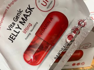 바노바기 코스메틱 바노바기 비타제닉 젤리마스크 리프팅 (10매입) — 5점을 준 리뷰어가 2023년 4월 올린 사용 사진