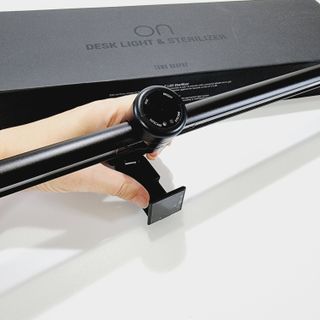 TOMO GRAPHY 나 있을땐 환한 조명 나 없을땐 확실한 살균 ★ DESK LIGHT & STERILIZER [ON] ★ — 5점을 준 리뷰어가 2021년 12월 올린 사용 사진