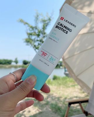 리더스코스메틱 리더스 카밍 바이오틱스 선 에센스 SPF 50+ PA++++ — 5점을 준 리뷰어가 2022년 5월 올린 사용 사진
