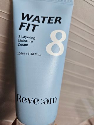 나우 [리브엠]피부 속부터 겹겹이, 촘촘하게! 워터핏8중 수분착붙 크림 — 5점을 준 리뷰어가 2025년 5월 올린 사용 사진