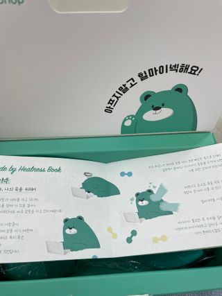 힐니스북 [힐마이넥]   거북목 통증완화를 위한 휴대용 목 안마기 — 5점을 준 리뷰어가 2022년 12월 올린 사용 사진