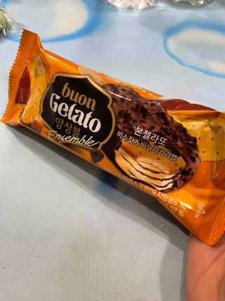 롯데제과 본젤라또 비스킷&바닐라카라멜바, 본젤라또 베리쇼콜라컵 — 5점을 준 리뷰어가 2021년 11월 올린 사용 사진