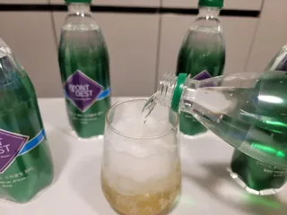 몽베스트 Montbest with Sparkling water Plain 20병 — 5점을 준 리뷰어가 2022년 10월 올린 사용 사진