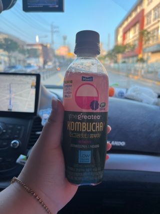 더그레잇티 콤부차 [매일유업] 더그레잇티 44kcal 콤부차 300ml *12개입 (오리지널 6개+베리리치 6개) — 4점을 준 리뷰어가 2023년 7월 올린 사용 사진