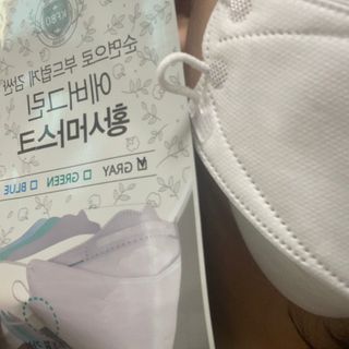 에버그린 순면 끈조절 KF80 마스크 - 화이트/블랙 컬러 대형 - 10매 — 5점을 준 리뷰어가 2021년 6월 올린 사용 사진