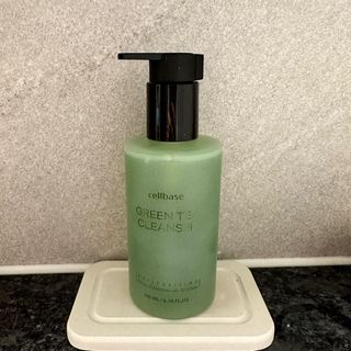 프리마인 메이크업과 들뜨는 각질까지 한방에 깐달걀로! 순하기까지한 셀베이스 그린티클렌저(200ml) — 3.5점을 준 리뷰어가 2023년 4월 올린 사용 사진