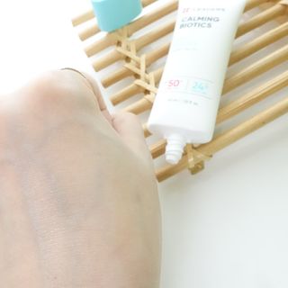 리더스코스메틱 리더스 카밍 바이오틱스 선 에센스 SPF 50+ PA++++ — 5점을 준 리뷰어가 2022년 6월 올린 사용 사진
