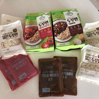 [풀무원] 식물성 저당질식 세트, 두부면 매콤라구파스타와 두부면 직화짜장 — 4.5점을 준 리뷰어가 2021년 4월 올린 사용 사진