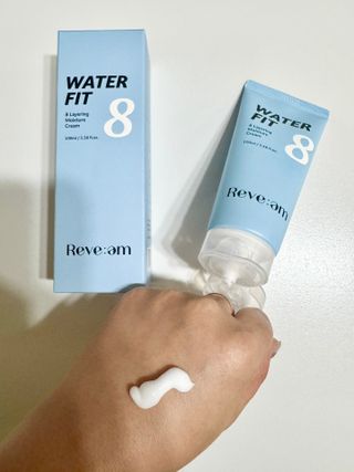나우_ [리브엠]피부 속부터 겹겹이, 촘촘하게! 워터핏8중 수분착붙 크림 — 5점을 준 리뷰어가 2025년 2월 올린 사용 사진