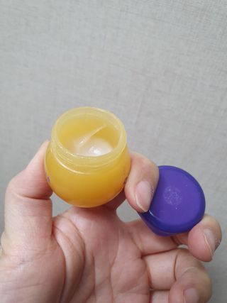 틱톡 [후르디아] 튼입술해결템 올리브영 블루베리 하이드레이팅 허니 립밤 — 5점을 준 리뷰어가 2024년 3월 올린 사용 사진