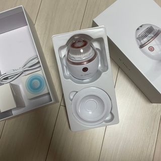디하우트 랩 디하우트랩 클렌징 피부관리기 진동클렌저 실리콘+2종 인조모 브러시 — 4.5점을 준 리뷰어가 2021년 11월 올린 사용 사진