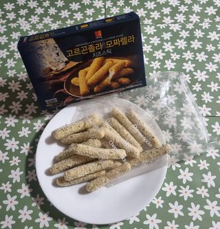 디케이식품(주) 고르곤졸라&모짜렐라 치즈스틱 400g — 5점을 준 리뷰어가 2023년 3월 올린 사용 사진