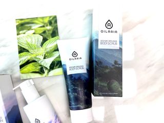 오일아리아 뉴트리 모이스처라이징 세사미 씨드 오일로션 & 데일리 디톡스 세사미 그라운즈 바디스크럽 — 5점을 준 리뷰어가 2023년 6월 올린 사용 사진