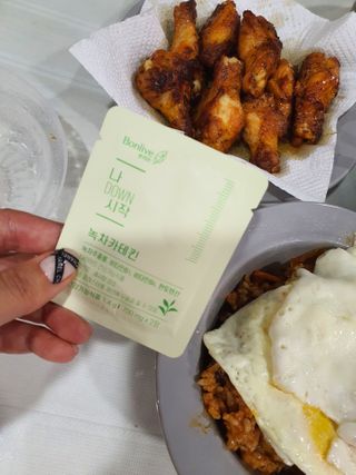 12월 15일 출시, 건강기능식품 브랜드 본리브 나 다운 시작 제품 3종 — 5점을 준 리뷰어가 2021년 2월 올린 사용 사진