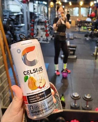 셀시어스 오리지널 325ml 에너지 비타민 피트니스 드링크(24can) 다이어트 음료 — 5점을 준 리뷰어가 2022년 4월 올린 사용 사진
