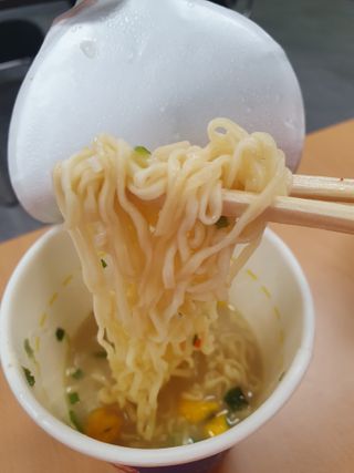 NISSIN 닛신 컵누들  4종 - 씨푸드오리지날, 씨푸드 스파이시, 씨푸드 커리, 씨푸드 XO소스 — 4점을 준 리뷰어가 2022년 11월 올린 사용 사진