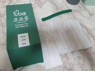 코보콩 에어슈즈 강아지 일회용 신발 소용량 패키지 20매 초경량  미끄럼방지 실내외 겸용 — 4점을 준 리뷰어가 2022년 2월 올린 사용 사진
