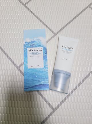 [스킨1004] 마다가스카르 센텔라 히알루-시카 워터핏 선세럼 50ml — 5점을 준 리뷰어가 2024년 5월 올린 사용 사진