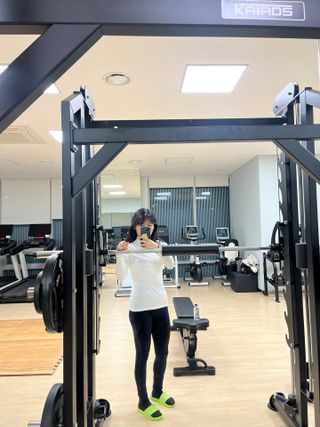 다운블로우DBFWLW-2000-1W FW 여자 스포츠 기능성 골프웨어 기모 이너 티셔츠 (화이트) — 4점을 준 리뷰어가 2024년 12월 올린 사용 사진