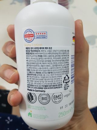 mom e 맘이 내추럴 베이비 케어 샴푸앤바스+로션 — 4점을 준 리뷰어가 2021년 1월 올린 사용 사진