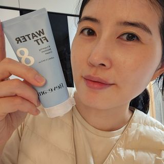 나우 [리브엠]피부 속부터 겹겹이, 촘촘하게! 워터핏8중 수분착붙 크림 — 5점을 준 리뷰어가 2024년 12월 올린 사용 사진