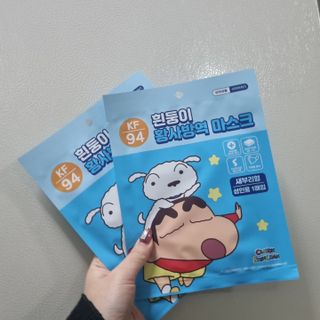 [숨그림]  덴탈마스크 짱구 우리아이 그리고 내가 쓰는 믿을수있는 케릭터 마스크  16종 — 5점을 준 리뷰어가 2021년 10월 올린 사용 사진