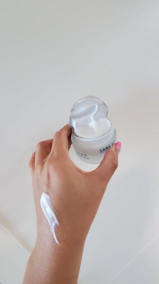 산수시 아쿠아 베네핏 24h 수부지 물광 속건조 수분크림 50ml — 5점을 준 리뷰어가 2021년 8월 올린 사용 사진