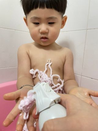 주식회사 권브라더스 [권브라더스] 목욕놀이 필수템, 핑키공주 유아버블클렌저 300ml 대용량 몽글몽글 구름 속 딸기향 — 5점을 준 리뷰어가 2022년 1월 올린 사용 사진
