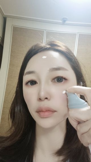 [스킨1004] 마다가스카르 센텔라 히알루-시카 워터핏 선세럼 50ml — 5점을 준 리뷰어가 2024년 5월 올린 사용 사진
