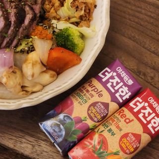 [롯데칠성] 야채듬뿍 더'진한 [롯데칠성] 야채는 이제 COLORFULL! 야채듬뿍  더 진한 레드 4개 +퍼플 4개 (총 8개) — 4점을 준 리뷰어가 2023년 6월 올린 사용 사진