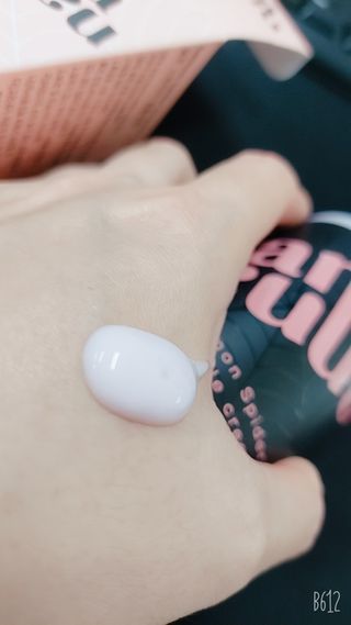 난나 살몬 스파이더 검버섯 미백 톤업 화이트닝 연어 앰플 크림 300ml 대용량 — 5점을 준 리뷰어가 2022년 8월 올린 사용 사진