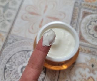 자민경 크레마카라콜 울트라 프로폴리스 하이드라 인텐스 크림 50ml — 5점을 준 리뷰어가 2021년 1월 올린 사용 사진
