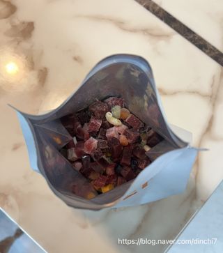 씽크라이크펫 큐브생식 1kg — 5점을 준 리뷰어가 2022년 11월 올린 사용 사진