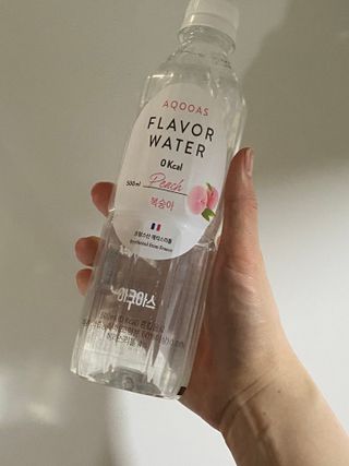 아쿠아스 플레이버워터 [아쿠아스] 제로칼로리 플레이버워터 복숭아/청포도 1BOX 20개입 — 4점을 준 리뷰어가 2021년 4월 올린 사용 사진