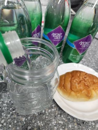 몽베스트 Montbest with Sparkling water Plain 20병 — 5점을 준 리뷰어가 2022년 8월 올린 사용 사진