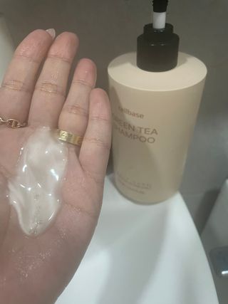 프리마인 더이상 뻣뻣하고 효과없는 탈모샴푸는 NO. 근본부터 케어하는 셀베이스 그린티샴푸(500ml) — 5점을 준 리뷰어가 2023년 2월 올린 사용 사진