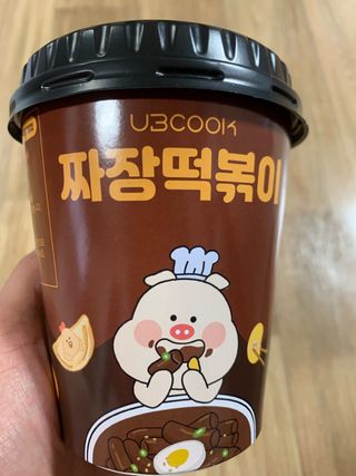 유비쿡 컵떡볶이 매운컵떡볶이2개/ 짜장컵떡볶이 2개  총 4개세트 — 5점을 준 리뷰어가 2021년 3월 올린 사용 사진