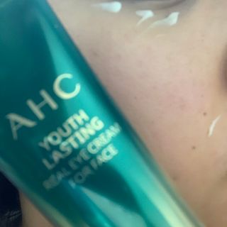 [NEW 탄력유턴 아이크림] AHC 유스 래스팅 리얼 아이크림 포 페이스 — 5점을 준 리뷰어가 2021년 2월 올린 사용 사진