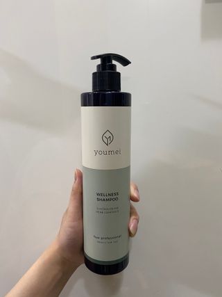 유메이 웰니스 샴푸 + 유메이 스칼프 브러쉬 — 5점을 준 리뷰어가 2022년 1월 올린 사용 사진