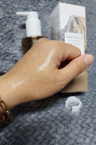 스킨1004 [SKIN1004] 마다가스카르 센텔라 라이트 클렌징 오일 200ml — 5점을 준 리뷰어가 2024년 8월 올린 사용 사진